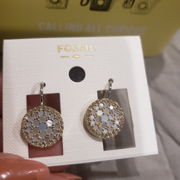 Fossil Jewelry - Fossil earnings
